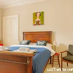 Cozy With Character Vibrant Style Flat At Leith Links Park Edinburgh