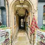 Lively & Energetic 2br On The Royal Mile