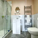 Remarkable 5br Townhouse With Garden, Sleeps 12 *
