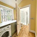 Remarkable 5br Townhouse With Garden, Sleeps 12 شقة إدنبرة