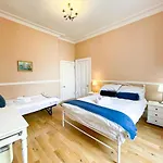 Remarkable 5br Townhouse With Garden, Sleeps 12 * إدنبرة