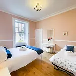 Remarkable 5br Townhouse With Garden, Sleeps 12 *