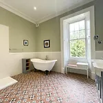 Remarkable 5br Townhouse With Garden, Sleeps 12 *