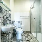 Remarkable 5br Townhouse With Garden, Sleeps 12 شقة *