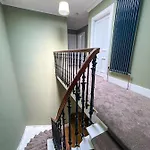 شقة Remarkable 5br Townhouse With Garden, Sleeps 12 *