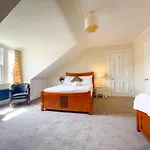 Remarkable 5br Townhouse With Garden, Sleeps 12 *