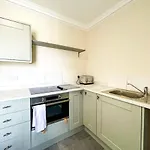 Remarkable 5br Townhouse With Garden, Sleeps 12