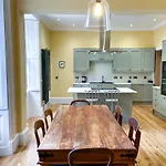 شقة Remarkable 5br Townhouse With Garden, Sleeps 12 إدنبرة