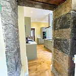 Remarkable 5br Townhouse With Garden, Sleeps 12
