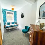Stunning 2 Bed Nr The Royal Mile & The Castle *