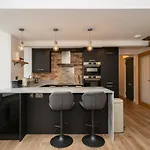 2bd Loft Style - - Free Parking - Pass The Keys דירה אדינבורו