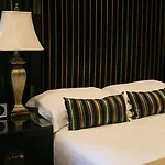 Отель Nira Caledonia 4*