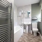 Apartment Joivy Homely By St Giles With Desk *