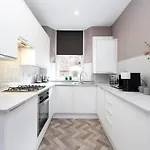 Apartment Joivy Homely By St Giles With Desk Edinburgh