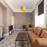 Joivy Homely By St Giles With Desk Apartment Edinburgh
