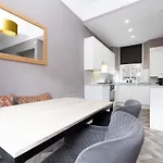 Joivy Homely By St Giles With Desk Edinburgh