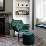 Joivy Homely By St Giles With Desk Apartment