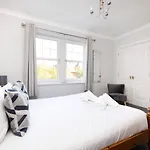 Joivy Modern Flat With Free Parking شقة إدنبرة