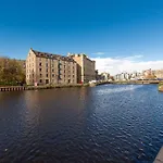 Lovely 2 Bedroom B-listed Converted Whisky Bond Apartmán *