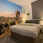 Maria- Bright And Modern Center . Edinburgh
