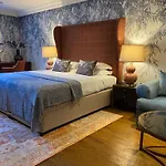 The Raeburn Hotell
