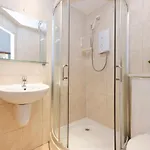 Charming Hideaway In Centre *