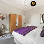 Lovely 4 Bedroom With 7 Beds And Free Parking Эдинбург