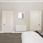 Lovely 4 Bedroom With 7 Beds And Free Parking * Эдинбург