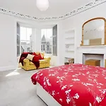 Fabulous 5 Double Bedroom Old Town شقة *
