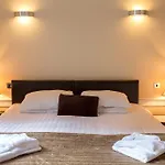 Queens 4*