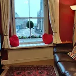 Royal Mile Apt, Just 1 Min From Castle! *