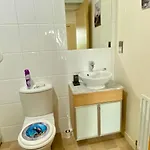 Lovely Double With Private Bathroom And Double With Shared Toilet & Parking Free