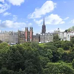 Deluxe 3-bedroom On Princes Street Overlooking Castle Apartamento