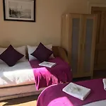 Apartmán 3 Bedrooms For Upto 6 *