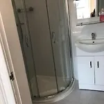 Apartmán 3 Bedrooms For Upto 6 *
