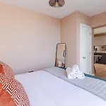 Dragon Luxury Serviced At Walker Street