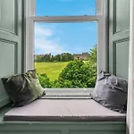 Bright And Spacious Flat Overlooking The Meadows * Edimburgo