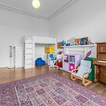 Apartamento Bright And Spacious Flat Overlooking The Meadows