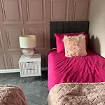 Cameron Coach House Modern In Murrayfield Edinburgh