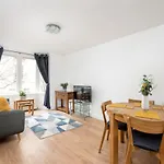Cosy 1 Bedroom In The West End *