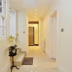 Elegant 3-bedroom Ramsay Garden In Centre Daire Edinburgh