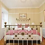 Elegant 3-bedroom Ramsay Garden In Centre Daire *