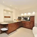 Elegant 3-bedroom Ramsay Garden In Centre Edinburgh
