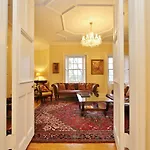 Elegant 3-bedroom Ramsay Garden In Centre Daire Edinburgh