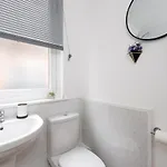 Cosy 1 Bedroom In The West End شقة