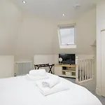 Apartment Historic Ramsay Garden Apt With Balcony Views - Pass The Keys *