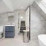 Apartment Historic Ramsay Garden Apt With Balcony Views - Pass The Keys