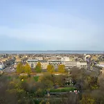 Historic Ramsay Garden Apt With Balcony Views - Pass The Keys *