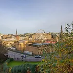 Apartment Historic Ramsay Garden Apt With Balcony Views - Pass The Keys Edinburgh