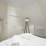 Apartment Historic Ramsay Garden Apt With Balcony Views - Pass The Keys *